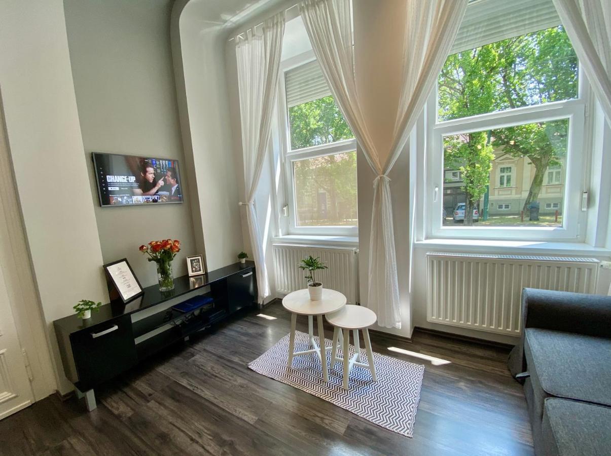 Art Apartment Szeged Extérieur photo