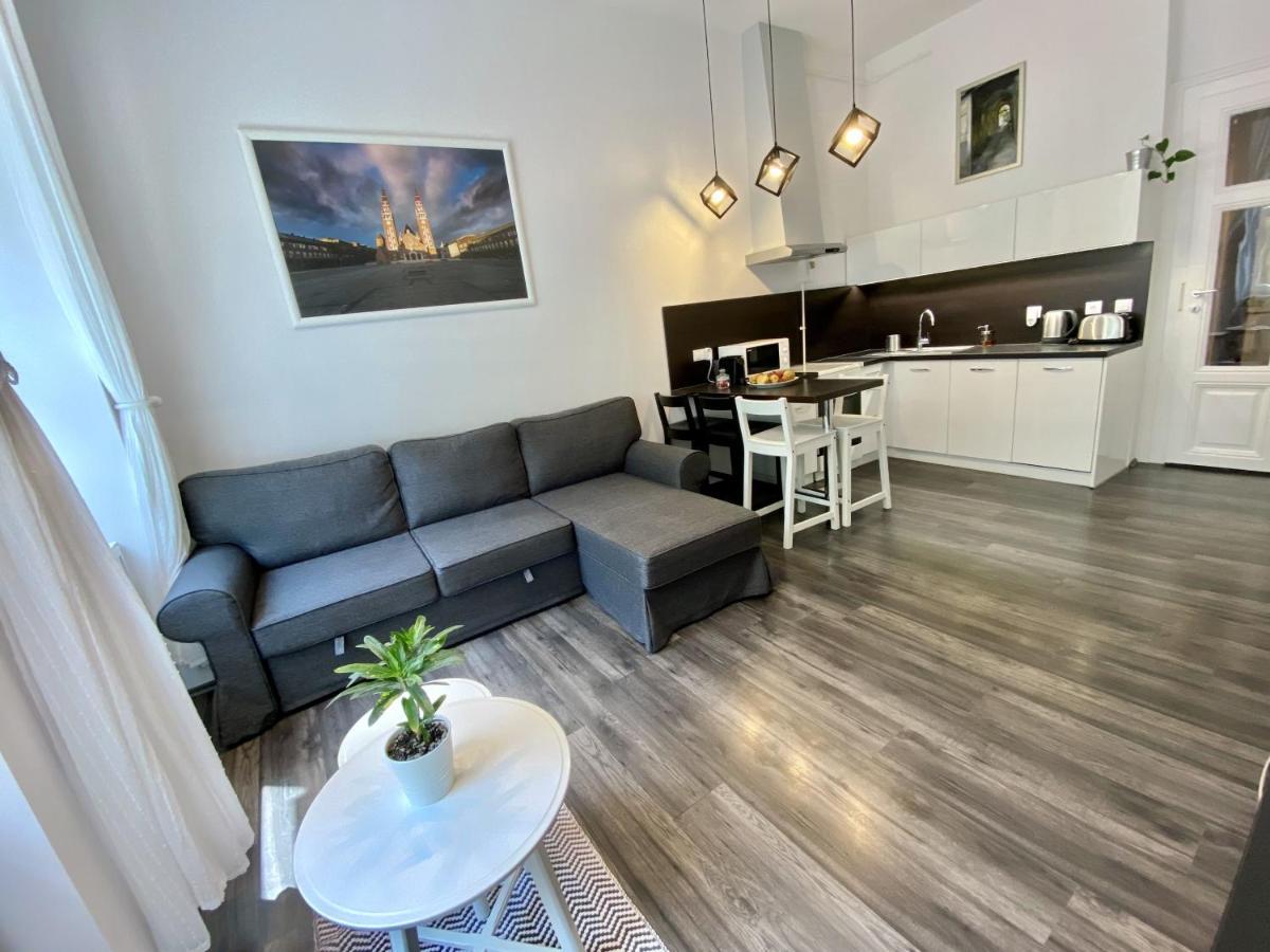 Art Apartment Szeged Extérieur photo